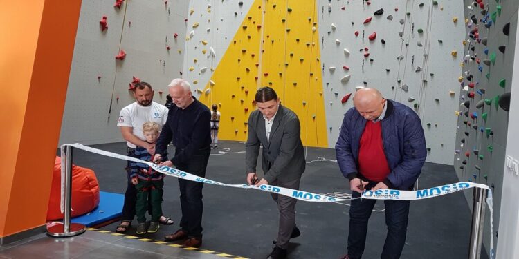 Tarnobrzeg. Ścianka wspinaczkowa oficjalnie otwarta.
