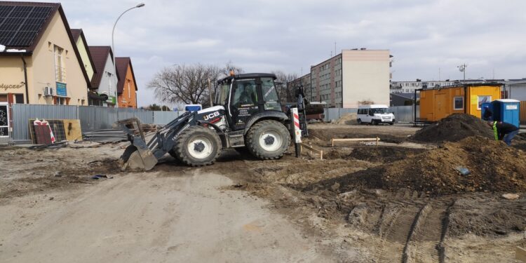 Gorzyce. Powstaje miejsce do handlu i rekreacji