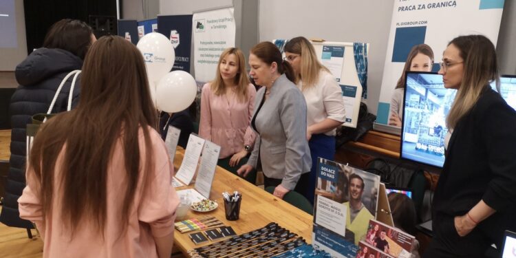 Gorzyce. Oferty pracy i edukacji na targach