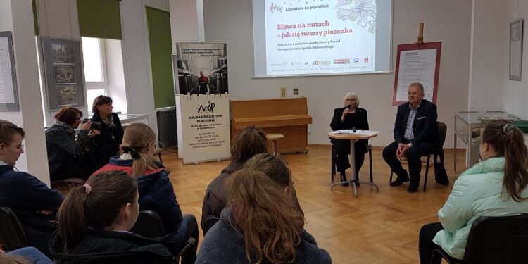 Tarnobrzeg. Biblioteka realizuje projekt „Literatura na pięciolinii”.