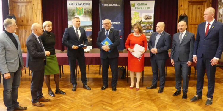 Harasiuki: Umowa na budowę kanalizacji w trzech miejscowościach podpisana