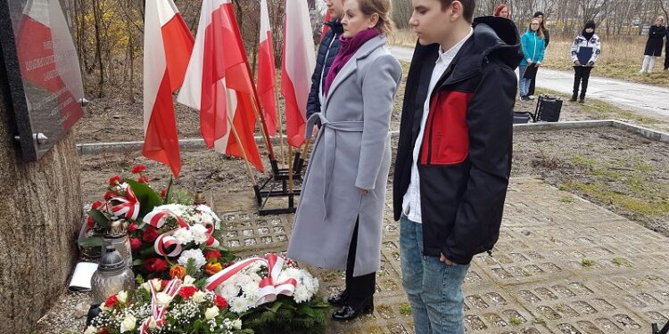 Tarnobrzeg. Uczcili 12. rocznicę katastrofy smoleńskiej.