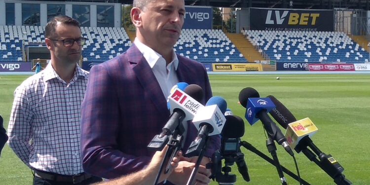 Mielec: Oszczędnie w klubie