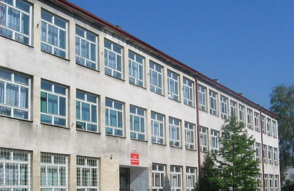 Rudnik nad Sanem: Oferty na przebudowę dawnego LO na potrzeby SOSW droższe niż zakładno