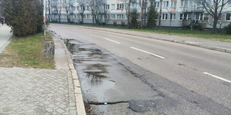 Stalowa Wola: Powstanie zatoka parkingowa na zjeździe z wiaduktu przy hali