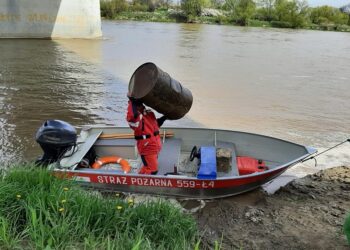 Tarnobrzeg. Porządki na Wiśle.