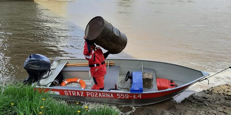 Tarnobrzeg. Porządki na Wiśle.