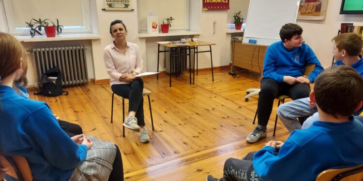 Sandomierz: Wsparcie psychologiczne dla dzieci dzięki Fundacji świętego Mikołaja.