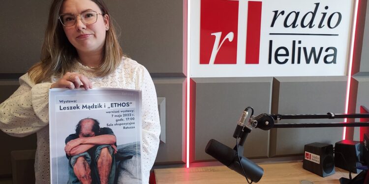 Sandomierz: Twórczość Leszka Mądzika na wystawie w ratuszu.