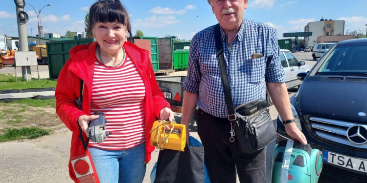 Sandomierz: Setki elektrośmieci i kilogramy makulatury do recyklingu.