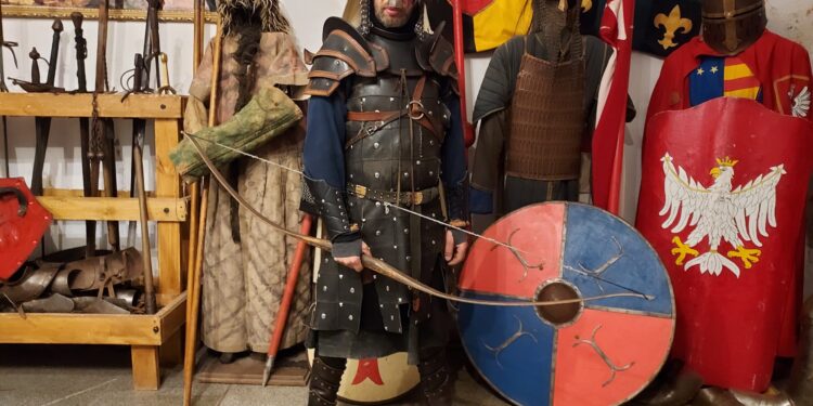 Sandomierz: Przeszłość jak współczesność w zbrojowni rycerskiej.