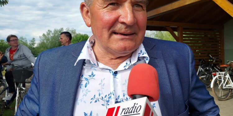 Wrzawy: Aby sprawić dzieciom radość.