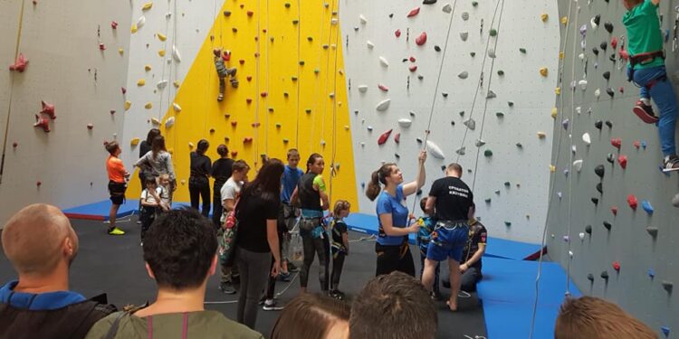 Tarnobrzeg. Dzieciaki wspinały się non stop.