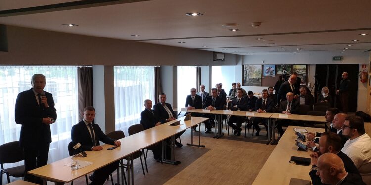 Nowa Dęba. O mieszkaniach dla wojska na nadzwyczajnej sesji