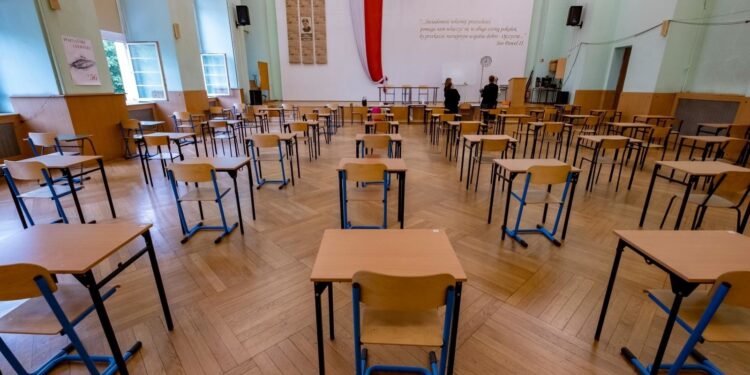 Mielec: Kwitły kasztany i była matura…..