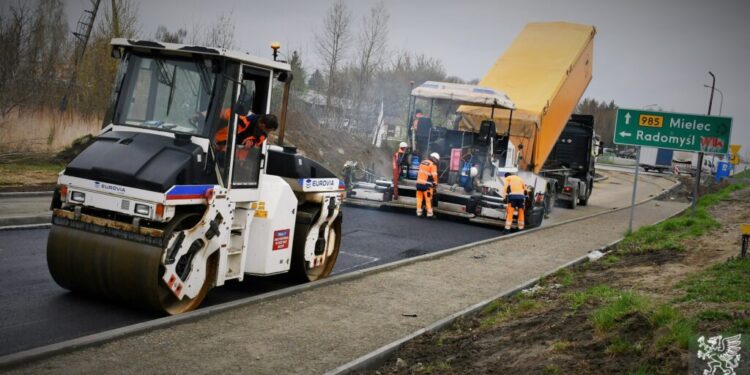 Dębica: Zaczęły się inwestycje drogowe