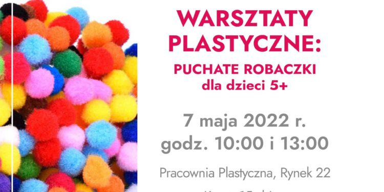Sandomierz: Puchate robaczki z kolorowych pomponów.
