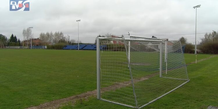 Gorzyce. We Wrzawach w piłkę pograsz nawet w nocy