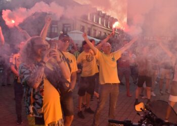 Sport. Piłka nożna. Siarka Tarnobrzeg świętowała awans do II ligi