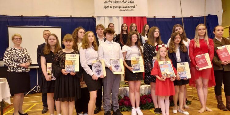 Koprzywnica: Od dwudziestu lat przekazują pamięć o Jędrusiach i uczą miłości do ojczyzny.