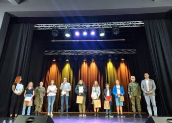 Sandomierz: Młodzież apeluje do rządzących o pokój.