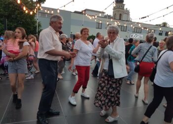 Tarnobrzeg. Potańcówka strzałem w dziesiątkę.