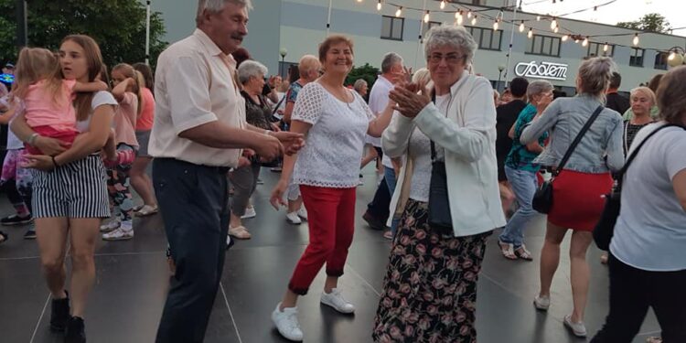 Tarnobrzeg. Potańcówka strzałem w dziesiątkę.