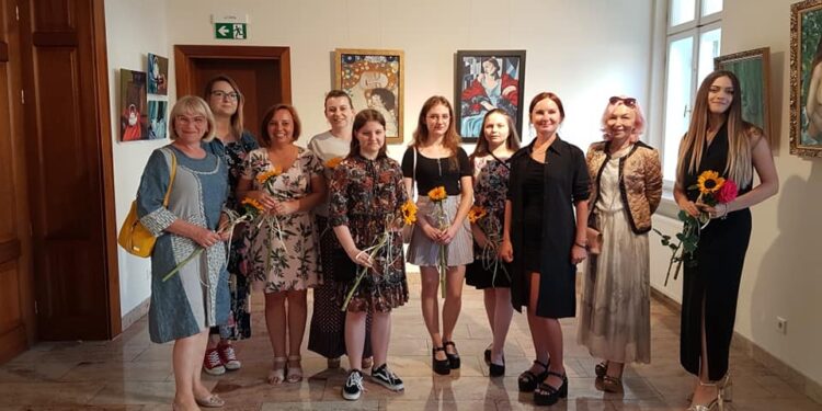 Tarnobrzeg. Wystawa obrazów utalentowanych amatorek.