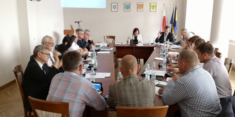 Tarnobrzeg. Zarząd powiatu z absolutorium za zeszłoroczny budżet
