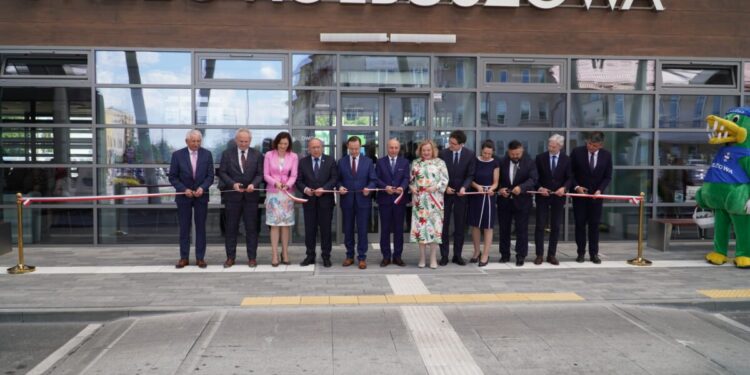 Kolbuszowa: Centrum Przesiadkowe w Kolbuszowej – oficjalnie otwarte