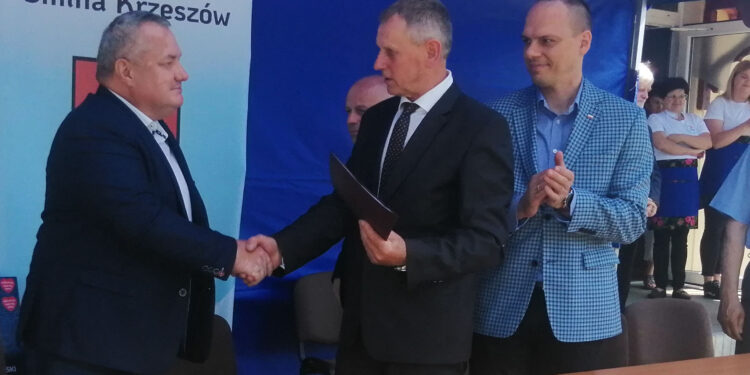 Łazów: Rusza budowa ścieżki pieszo-rowerowej na drodze powiatowej 1074R