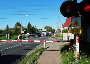 Mielec: Przeszedł przez torowisko mimo zamkniętych zapór