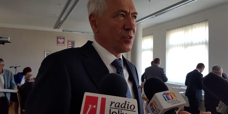 Nowa Dęba. Za te pieniądze wybudują między innymi szatnie sportowe.