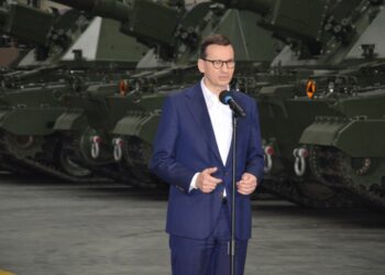 Stalowa Wola: Premier Morawiecki przed piknikiem odwiedził HSW.