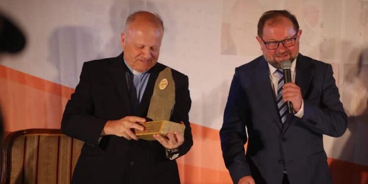 Mielec: Proboszcz laureatem konkursu Mielczanin Roku