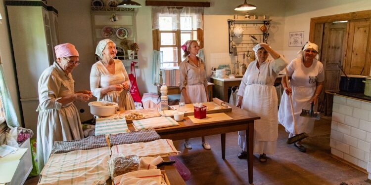 Kolbuszowa: Lipiec pod strzechą