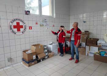 Sandomierz: Magazyn punktu pomocy humanitarnej świeci pustkami.