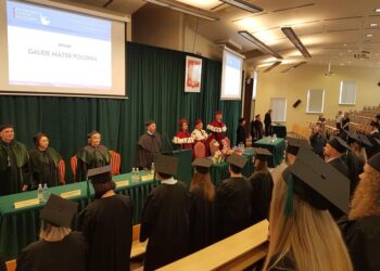 Tarnobrzeg. Absolwenci PUZ świętowali zakończenie studiów.