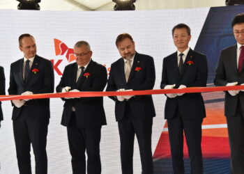 Stalowa Wola: Wbili łopaty pod budowę koreańskiej fabryki folii miedzianej.