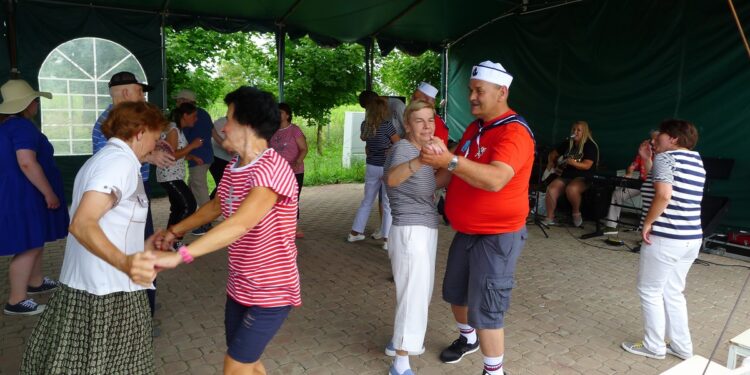 Tarnobrzeg. Uczestnicy ŚDSów śpiewali szanty nad Jeziorem Tarnobrzeskim