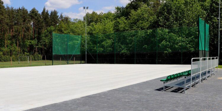 Mielec: Czekali na boisko 25 lat…