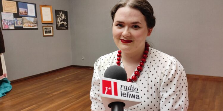 Mielec: W Galerii ESCEK Domu Kulturyw Mielcu  otwarto wystawę tematycznie nawiązującą do wydarzeń jubileuszowych z okazji 70 lecia   zespołu Rzeszowiacy. Młoda malarka, Agnieszka Ciura, wystawiła w Mielcu obrazy oraz zbiór ludowych makatek inspirowanych kulturą i folklorem podkarpackiej wsi.