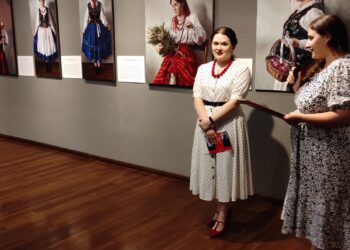 Mielec: Obyczaj wyszyty tradycją.