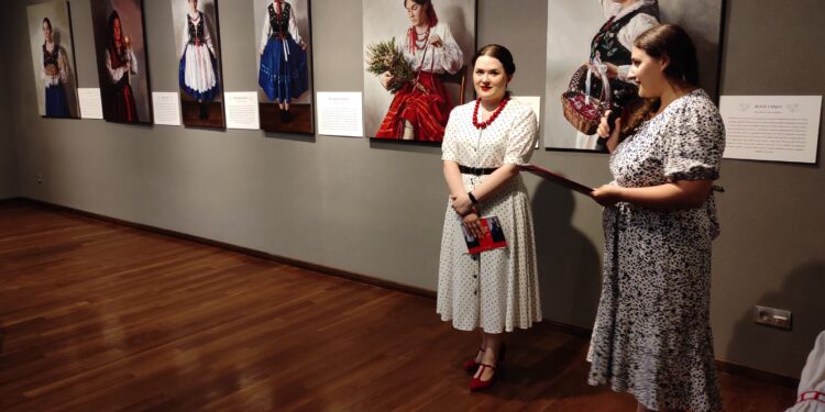 Mielec: Obyczaj wyszyty tradycją.