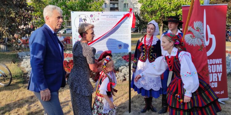 Mielec: Park za biblioteką z nową nazwą…