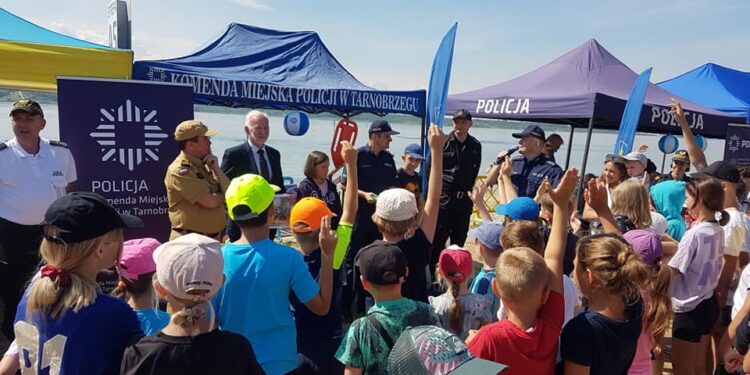 Tarnobrzeg. Przyjemny i pożyteczny – piknik „Kręci mnie bezpieczeństwo nad…wodą”.