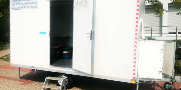 Stalowa Wola: Z mobilną łaźnią dla bezdomnych wyruszył MOPS na ulice miasta