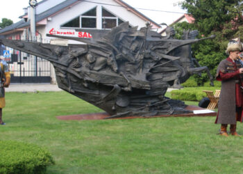 Stalowa Wola: Pomnik Jana III Sobieskiego stanął na dziedzińcu Muzeum w Rozwadowie