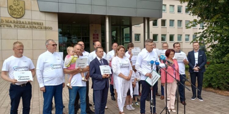 Region: W obronie chrześcijan