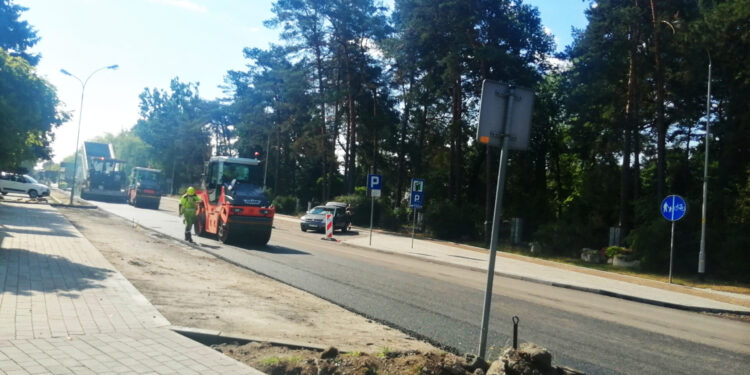 Stalowa Wola: Na ulicy Ofiar Katynia ruszyła modernizacja nawierzchni